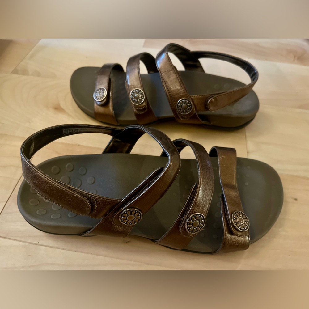 NEW Vionic Cathy Wide Sandals